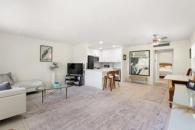 Residence photo 2