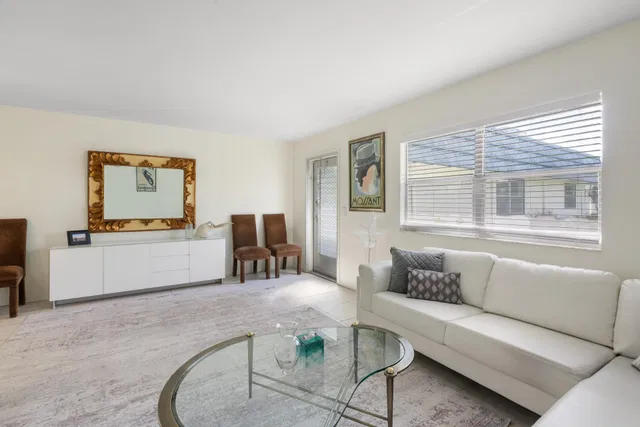 Residence photo 4