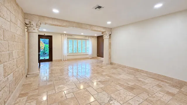 Residence photo 9
