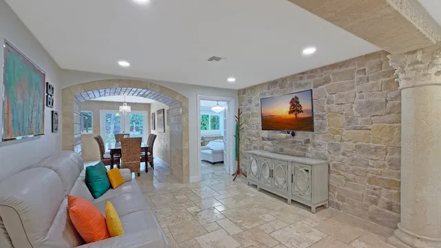 Residence photo 12