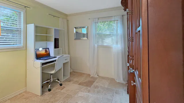 Residence photo 32