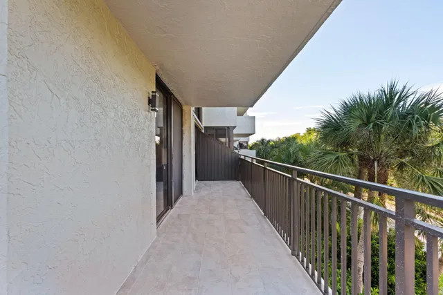 Unit 348 photo 17