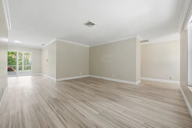 Residence photo 3