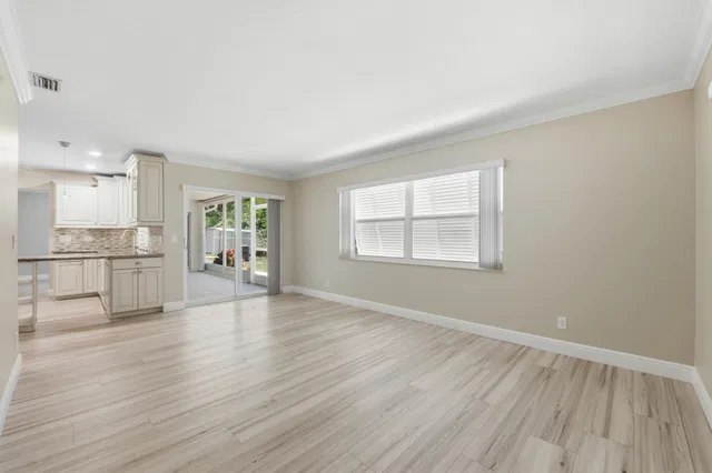 Residence photo 12