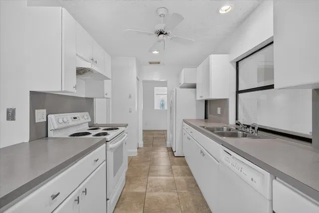 Residence photo 16