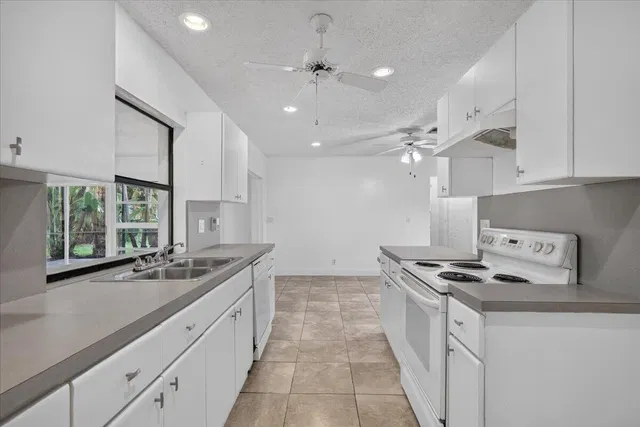 Residence photo 17