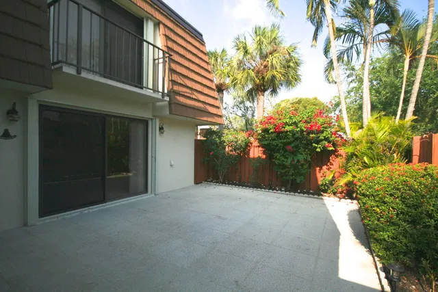 Residence photo 2