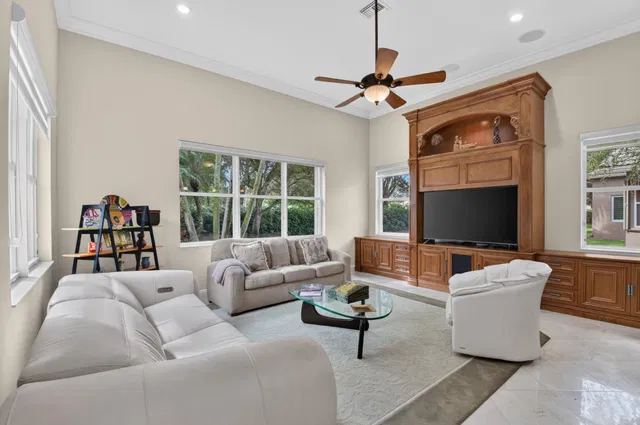 Residence photo 19