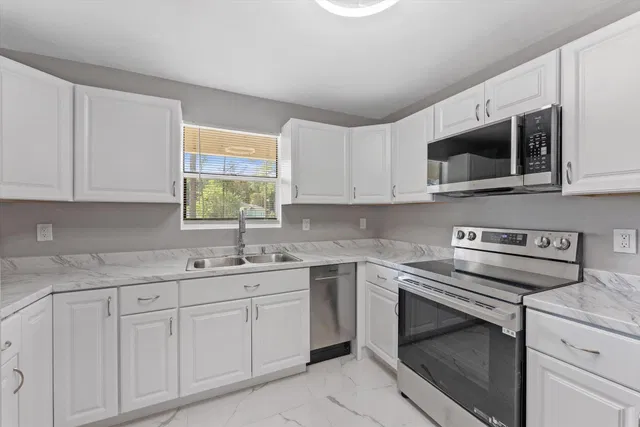 Residence photo 5