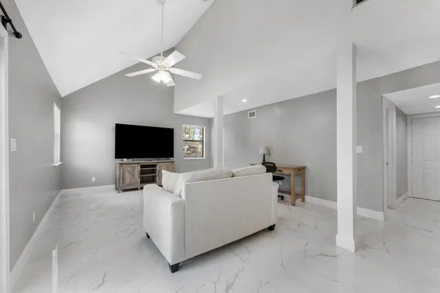 Residence photo 10