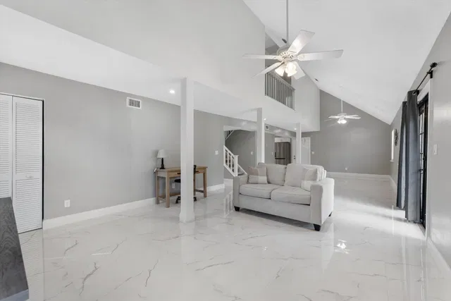 Residence photo 11