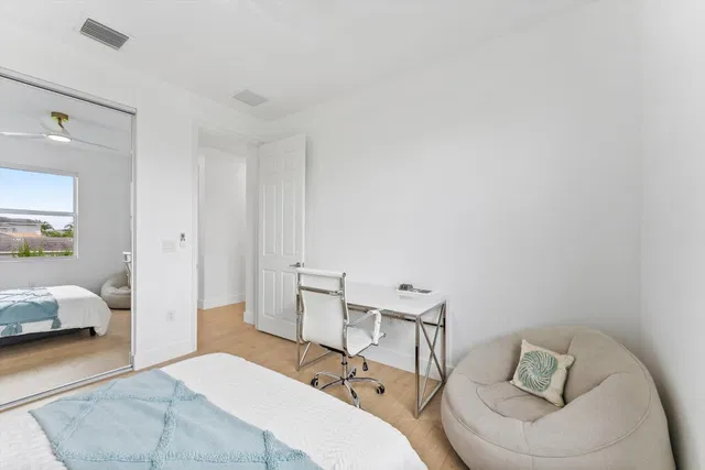 Residence photo 43