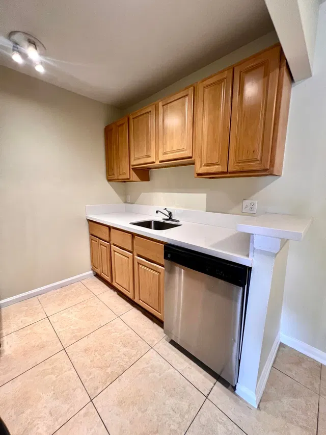 Unit B64 photo 2