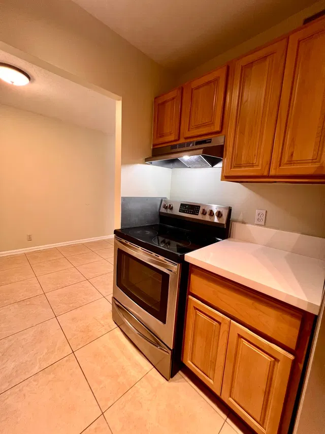 Unit B64 photo 3