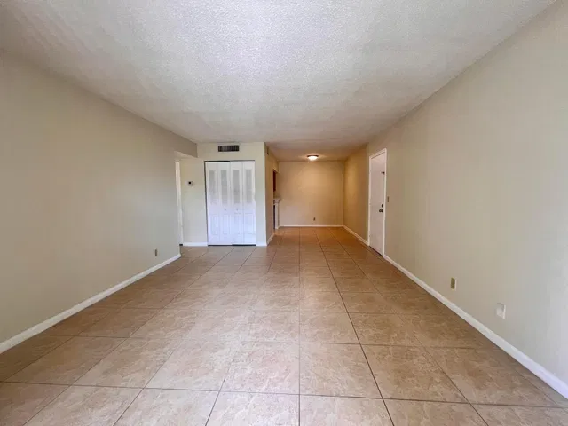 Unit B64 photo 4