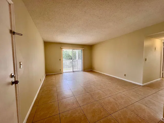 Unit B64 photo 6