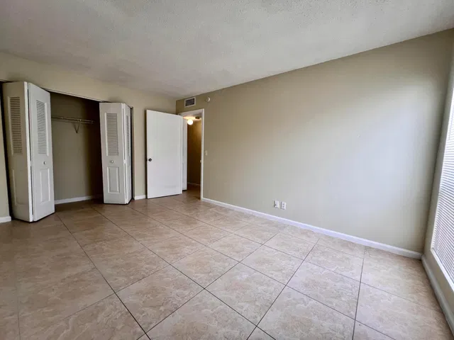 Unit B64 photo 11