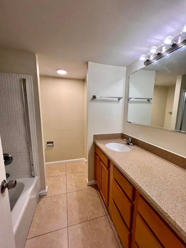 Unit B64 photo 14