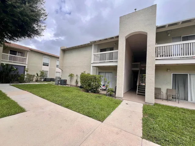 Unit B64 photo 17