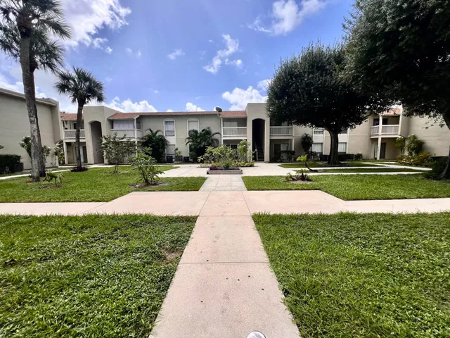 Unit B64 photo 18