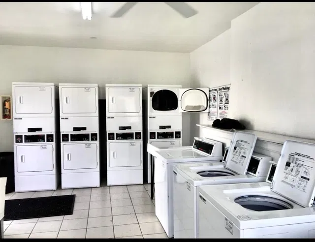 Unit B64 photo 21