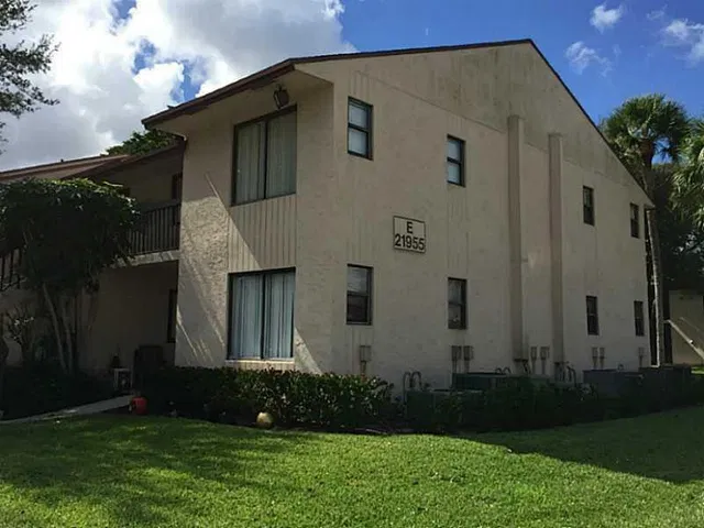 Unit 208 photo 3