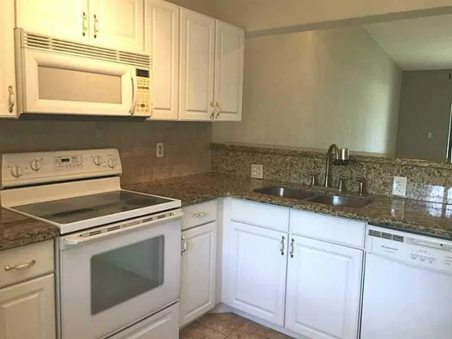 Unit 208 photo 6