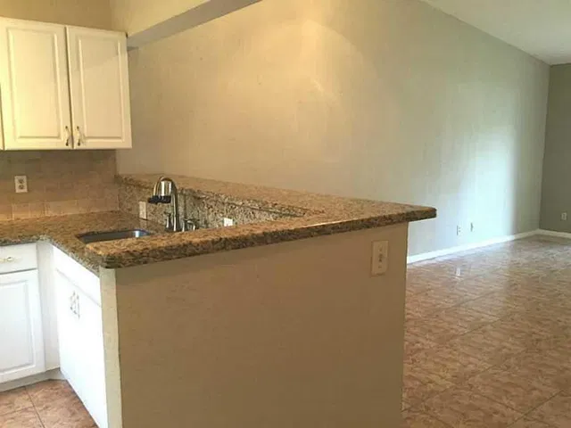 Unit 208 photo 7