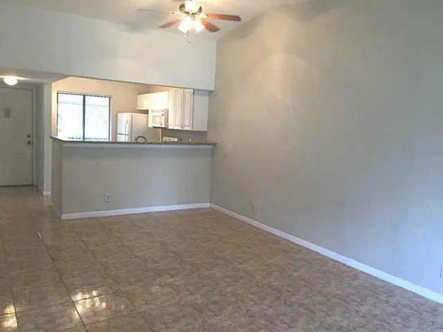 Unit 208 photo 8