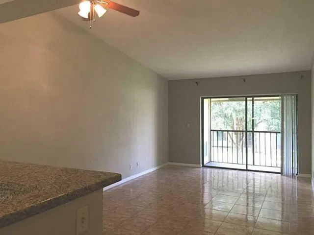 Unit 208 photo 9