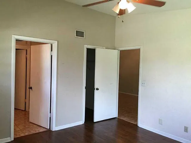Unit 208 photo 11
