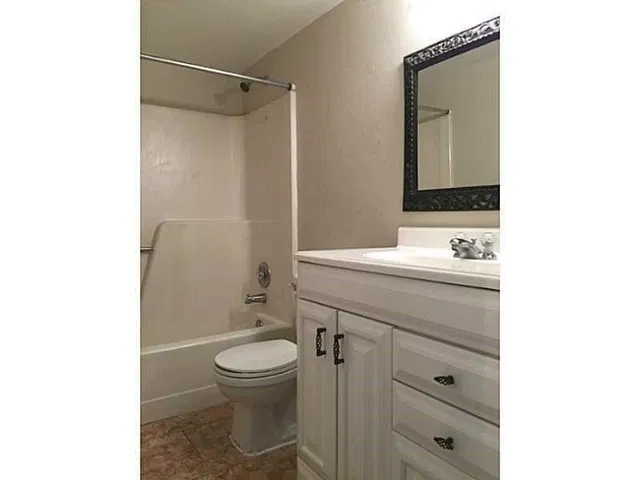 Unit 208 photo 17