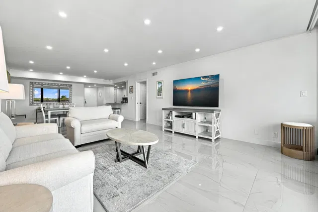 The Meridian Unit 306N photo 9