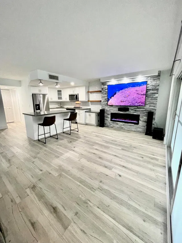 Unit 123 photo 5
