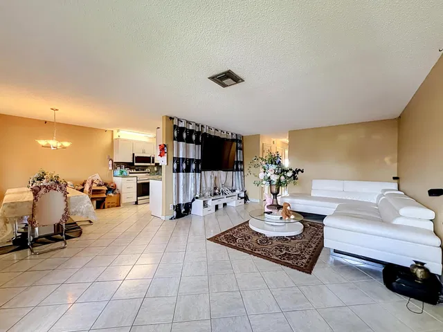 Residence photo 11