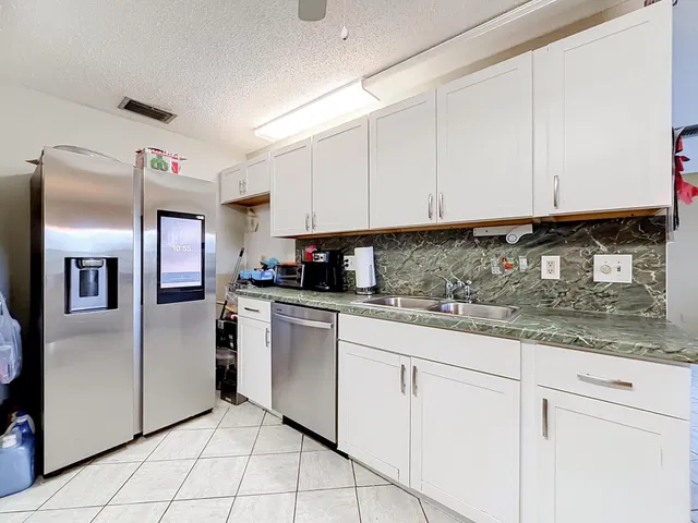 Residence photo 16