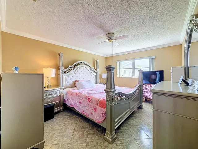 Residence photo 17