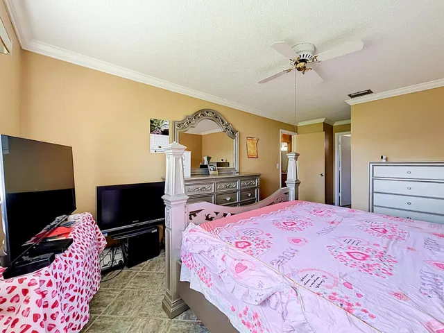 Residence photo 19