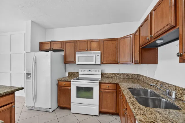 Unit 4102 photo 9