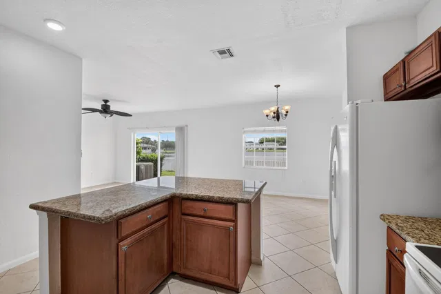 Unit 4102 photo 10
