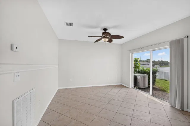 Unit 4102 photo 15