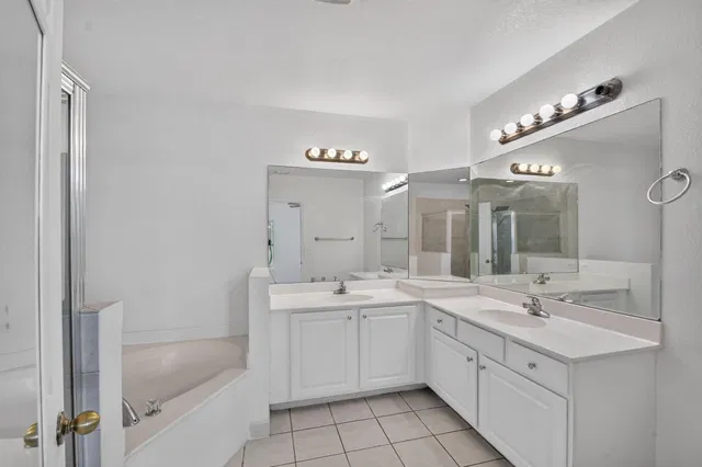 Unit 4102 photo 23