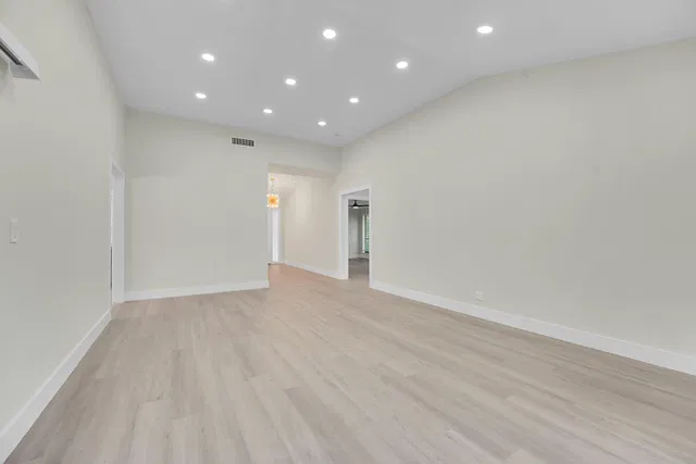  Residence photo 9