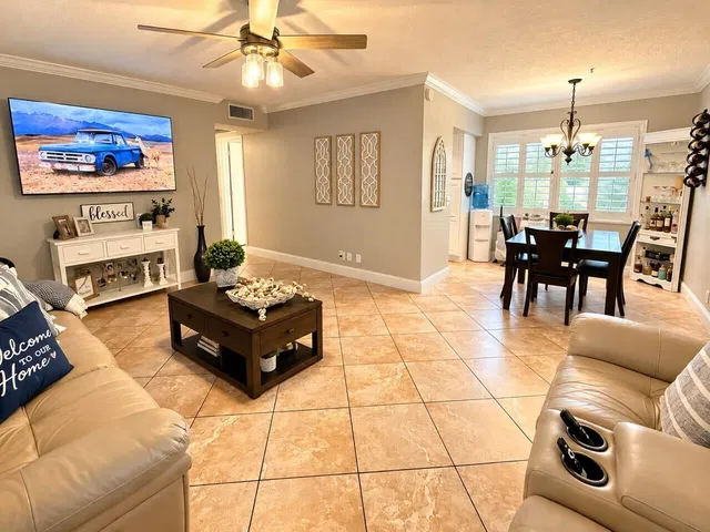 Unit 16 photo 14