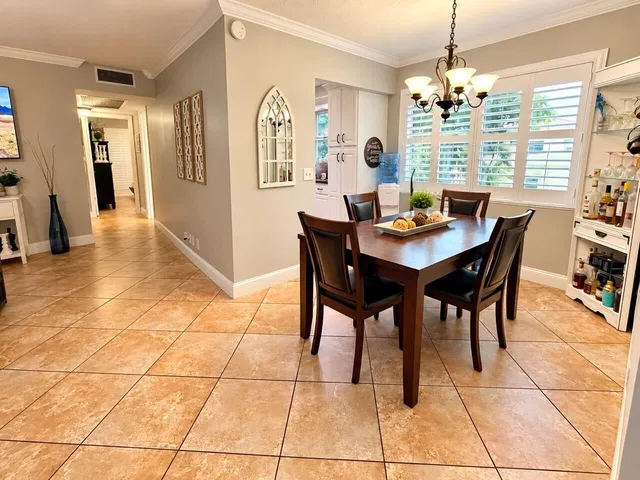 Unit 16 photo 17