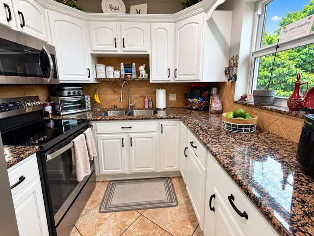 Unit 16 photo 18