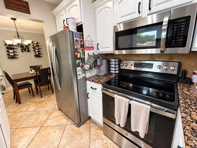 Unit 16 photo 20
