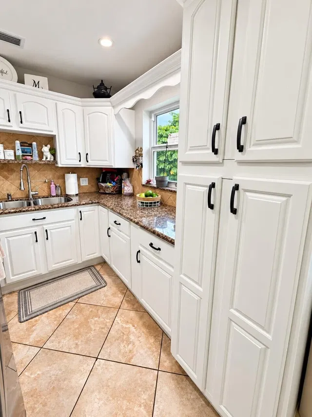 Unit 16 photo 23