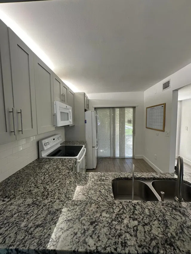 Residence photo 15