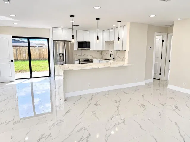 Residence photo 2